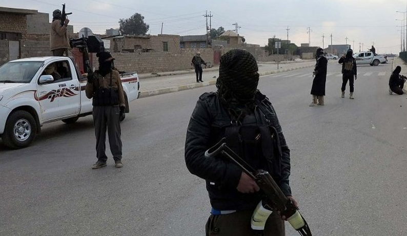 A fugit cu sotia si copiii ca sa scape de ISIS, desi este in scaun cu rotile. Calvarul trait de acest irakian