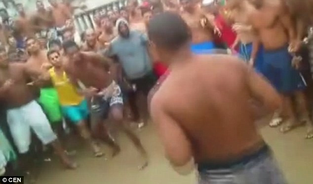 Imagini incredibile dintr-o inchisoare din Brazilia! Batai organizate intre detinuti: "Se termina lupta doar cand unul dintre cei doi e inconstient!"