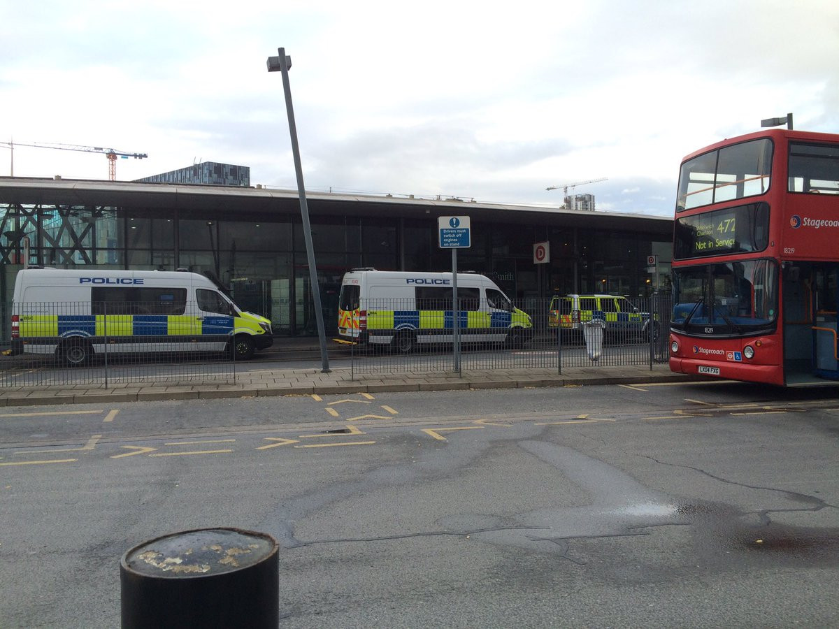 Tanar arestat in Londra, dupa ce a lasat un pachet suspect in metrou. O statie a fost evacuata