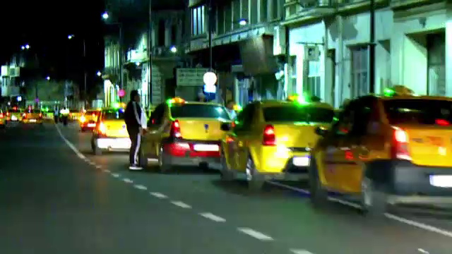 Mii de clienti se plang anual de taximetristii din Bucuresti, dar nimeni nu rezolva situatia. De ce nu sunt sanctionati