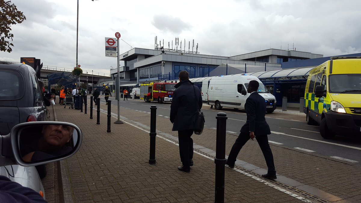 Aeroport evacuat in Londra dupa un "incident chimic" a fost declarat sigur. Mai multe persoane au ajuns la spitalul