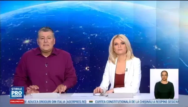 Un sofer a ignorat semnalele luminoase de la trecerea cu calea ferata si a fost lovit de tren. Trei persoane, ranite grav