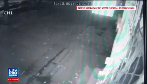 Doi oameni ai strazii au fost incendiati in timp ce dormeau, in Galati. Politia il cauta in continuare pe autor