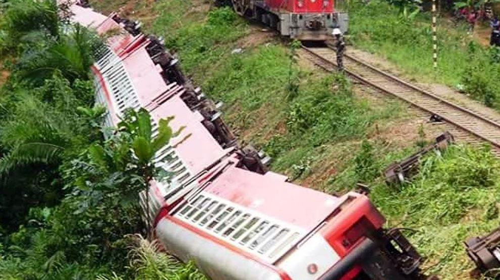 Accident feroviar grav in Camerun. 55 de persoane au murit si 600 au fost ranite dupa ce un tren de pasageri a deraiat