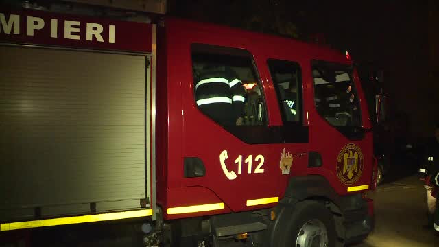 Panica intr-un bloc cu 8 etaje din sectorul 2, care a fost cuprins de un fum dens. Ce s-a intamplat