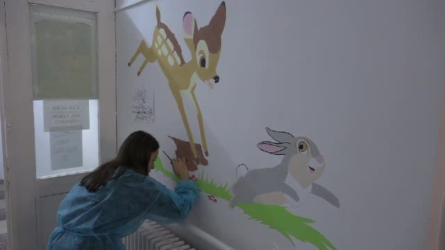 Un desen pe un perete alb poate alunga suferinta unui copil. La spitalul din Blaj, sectia de pediatrie a prins viata