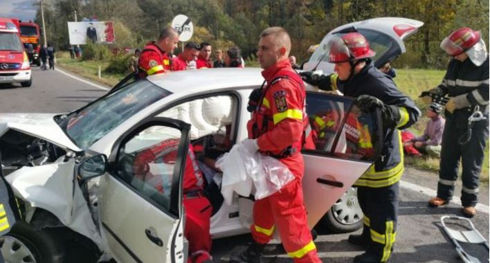 Accident rutier, soldat cu trei raniti, intre Predeal si Brasov, dupa ce doua masini s-au ciocnit. Traficul, reluat pe DN 1