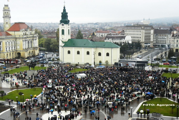 Initiativa cetateneasca prin care familia e definita ca uniune dintre barbat si femeie, raport favorabil in comisii din Senat