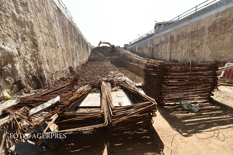 Capitala, sufocata de proiectele care ar trebui sa decongestioneze traficul. Pasajul care da intr-o strada printre blocuri