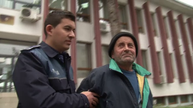 Un bacauan de 61 de ani risca inchisoarea dupa ce ar fi abuzat-o pe fiica sa adoptiva, de patru ani. Mama fetei l-a reclamat