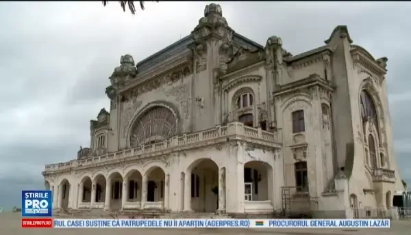 Cine ajunge in weekend la malul marii, are ocazia sa viziteze o cladire deosebita. Cazinoul din Constanta si-a deschis usile