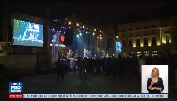 Concerte de folk si rock in Piata George Enescu din Bucuresti. Festivalul Folk You a adunat zeci de spectatori