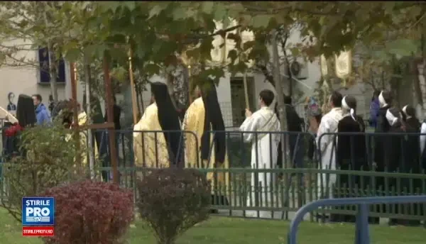 Pelerinaj la Dealul Mitropoliei din Capitala pentru moastele Sfintilor Dumitru, Stefan si Imparatilor Constantin si Elena