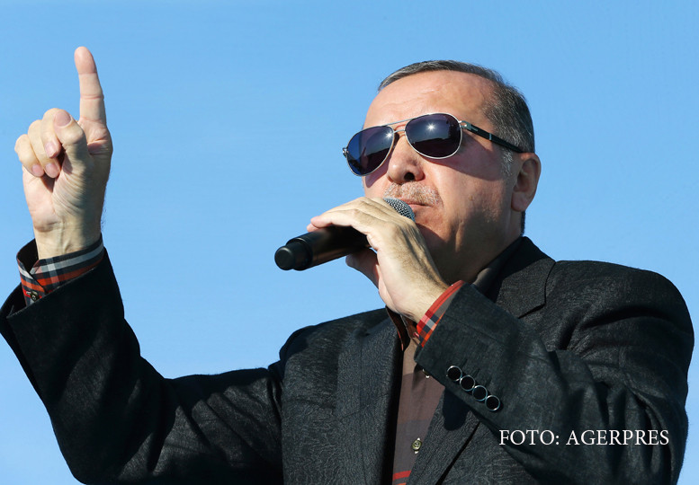 Alti 10.000 de functionari, demisi in Turcia, ca urmare a puciului esuat. Erdogan vrea sa introduca pedeapsa cu moartea