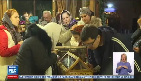 Mii de credinciosi s-au inchinat la moastele Sfantului Stefan, aduse pentru prima data in tara: