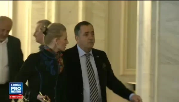 Partidele au probleme cu candidatii pentru parlamentare, imputinati de DNA. PNL si USR se bat pe ministrii Guvernului Ciolos