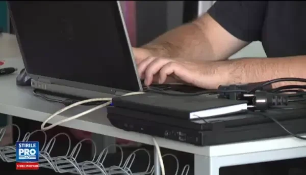 Virusul online care afecteaza 2 din 3 calculatoare din lume. Cum iti fura hackerii banii si parolele pretinzand ca te ajuta