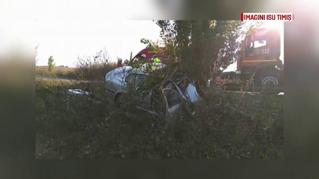 Accident mortal pentru un sofer din Timis. Barbatul de 45 de ani a intrat cu masina intr-un copac