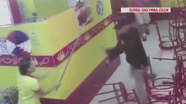 Au vrut sa jefuiasca un restaurant, dar s-au speriat, iar casierita i-a alungat cu mopul. Cum s-au facut de ras doi hoti