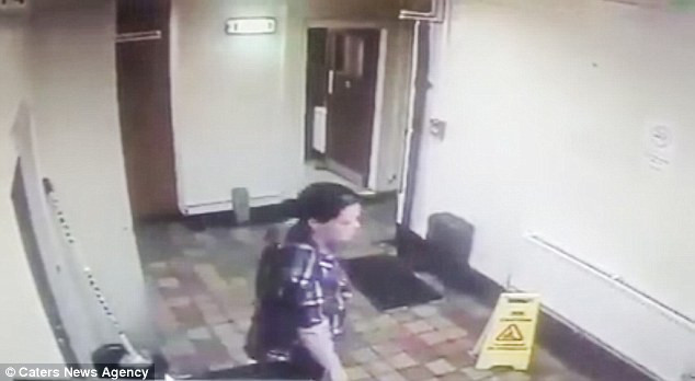 Patronii unui restaurant sunt socati, dupa ce au vazut ca un obiect se misca singur: "Pana acum nu credeam in fantome". VIDEO