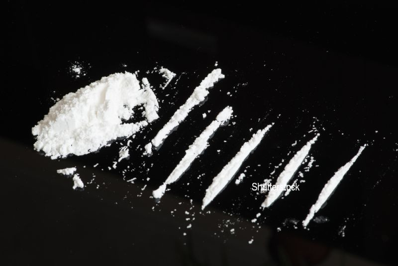 O adolescenta care se lauda ca distribuie droguri a fost data de gol. Cu ce cantitate a fost prinsa