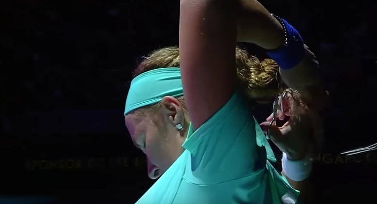 Svetlana Kuznetova, numarul 9 mondial la tenis feminin, si-a taiat parul in timpul unui meci. Cum si-a motivat gestul