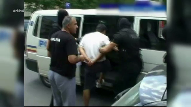 Interlopii "Parfum" si "Titoasca", retinuti dupa ce au batut crunt un barbat de 43 de ani. Agresiunea a fost filmata