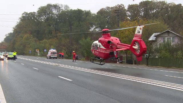 Doua accidente pe DN1, soldate cu un mort si doi raniti. Un elicopter SMURD a aterizat chiar pe sosea
