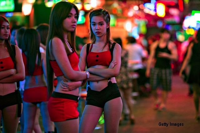 La 10 zile de la moartea regelui, prostituatele din Thailanda s-au intors la "lucru". Ce trebuie sa faca in semn de "respect"