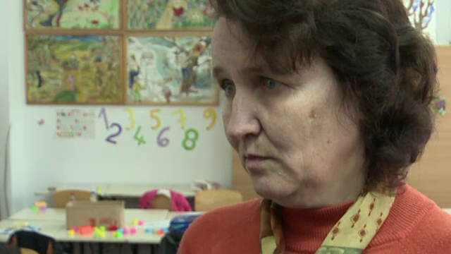 Educatoarea din Vrancea care a batut mai multi copii, suspendata provizoriu. Au aparut si parinti care o sustin puternic