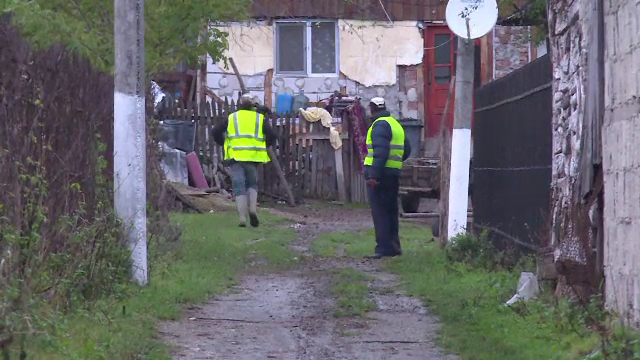 A mers sa isi viziteze parintii, dupa care s-a sinucis. Nimeni nu stie de ce a comis acest gest