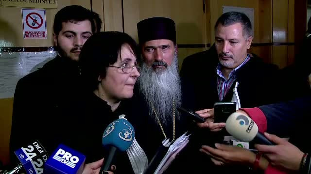 Mai multi preoti din Constanta cer demiterea Arhiepiscopului Tomisului. Acestia spun ca in loc de salarii au primit lumanari