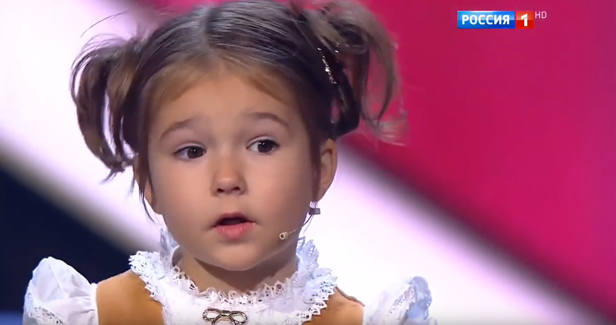 O fetita de 4 ani a uimit lumea cu abilitatile sale de memorare: vorbeste deja 7 limbi de circulatie internationala, intre care araba si chineza