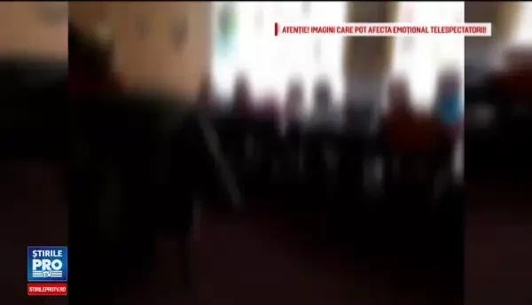 Educatoarea din Vrancea care a batut mai multi copii, suspendata provizoriu. Au aparut si parinti care o sustin puternic