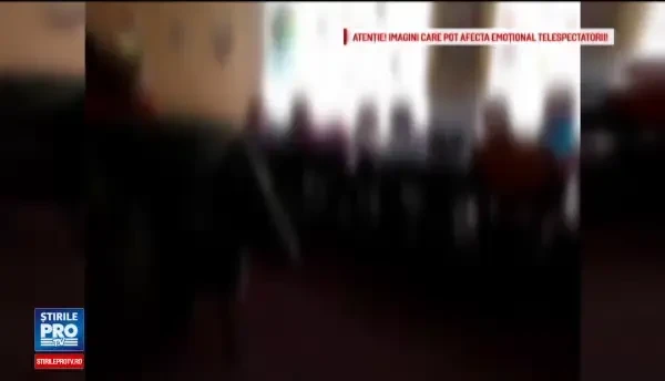 Educatoarea din Vrancea care a batut mai multi copii, suspendata provizoriu. Au aparut si parinti care o sustin puternic