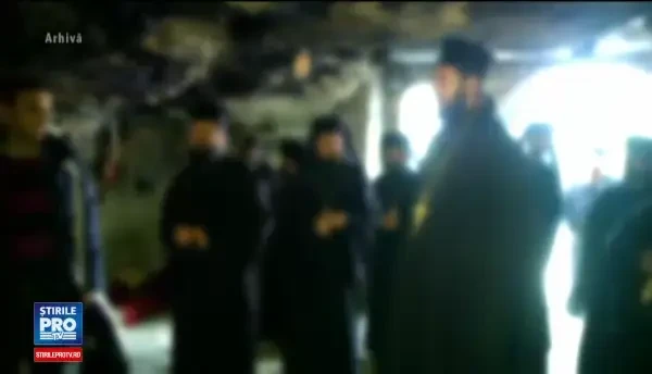 Mai multi preoti din Constanta cer demiterea Arhiepiscopului Tomisului. Acestia spun ca in loc salarii au primit lumanari