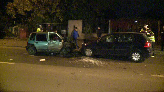 Sapte persoane au ajuns la spital, dupa o depasire riscanta. O tanara si prietenul ei sunt in stare grava