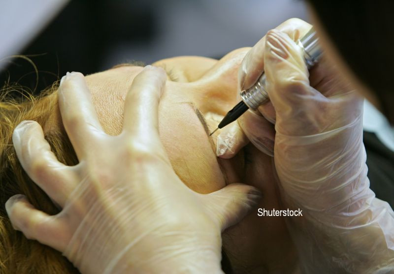 Un barbat i-a cerut iubitei sa isi tatueze pe frunte numele sau dintr-un motiv bizar. Cum a reactionat femeia