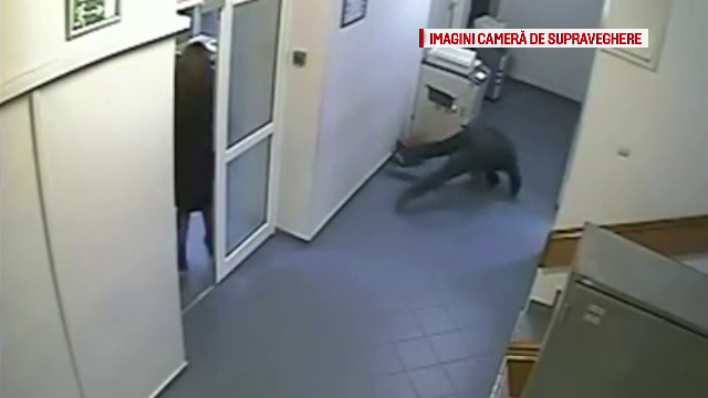 Un barbat din Focsani acuza ca a fost batut de consilierul primarului: "M-a luat ca la jujitsu!" Ce au filmat camerele