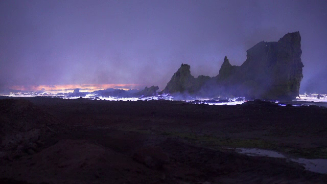 Imagini desprinse parca de pe alta planeta. Jihadistii au ars o uzina de exploatare a sulfului: 1000 de oameni, intoxicati