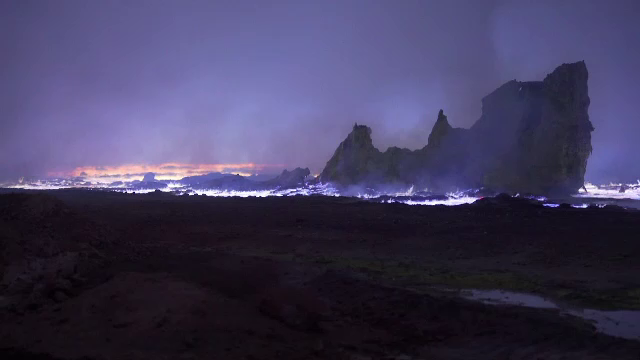 Imagini incredibile din Mosul, dupa jihadistii au ars o uzina de exploatare a sulfului