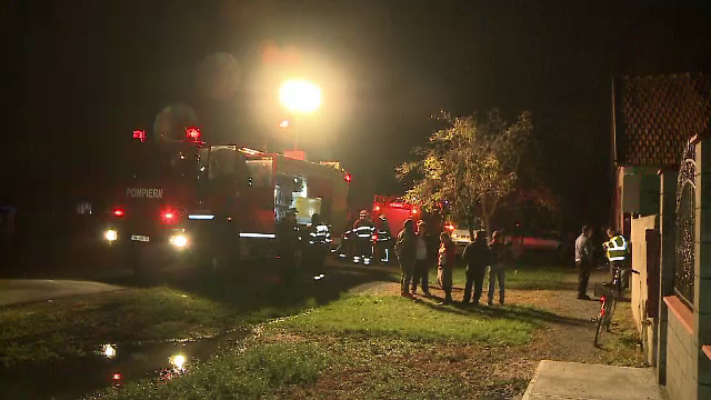 O batrana de 87 de ani, din Arad, a fost gasita decedata dupa ce i-a luat casa foc. "Am spart geamul si am intrat cu galeata"