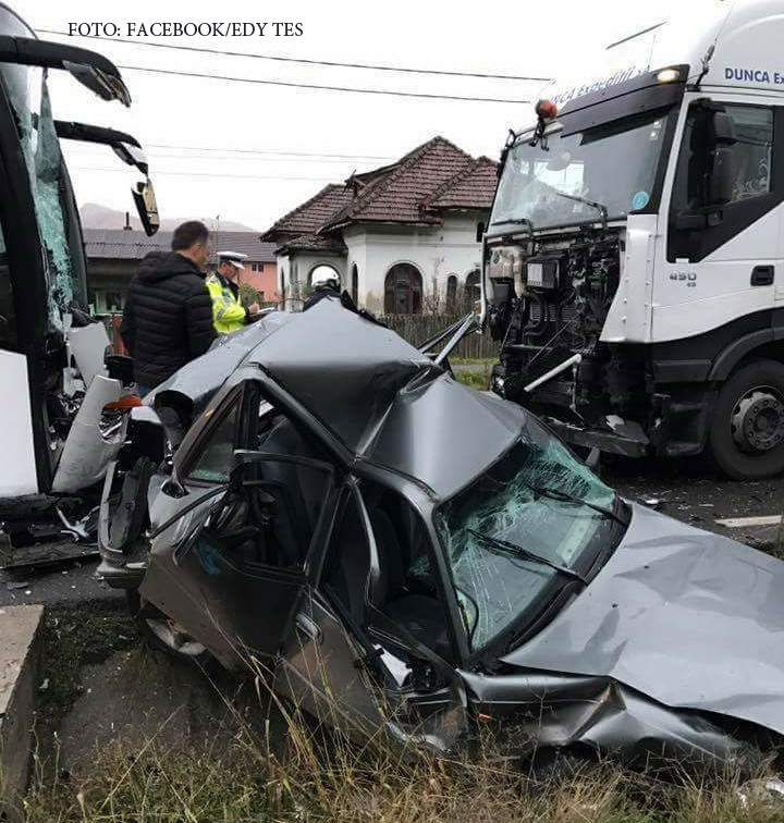ANIMATIE GRAFICA. 12 raniti, dupa ce un TIR ar fi ramas fara frane. Salvatorii spun ca e un miracol ca n-a murit nimeni