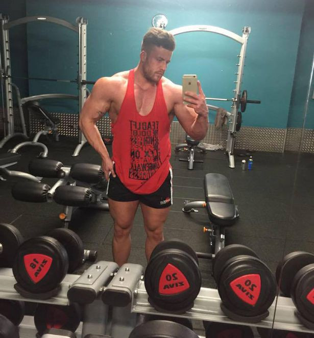 Un culturist a invitat doi necunoscuti la el acasa. Ce s-a intamplat cu barbatul, dupa ce le-a facut o propunere indecenta