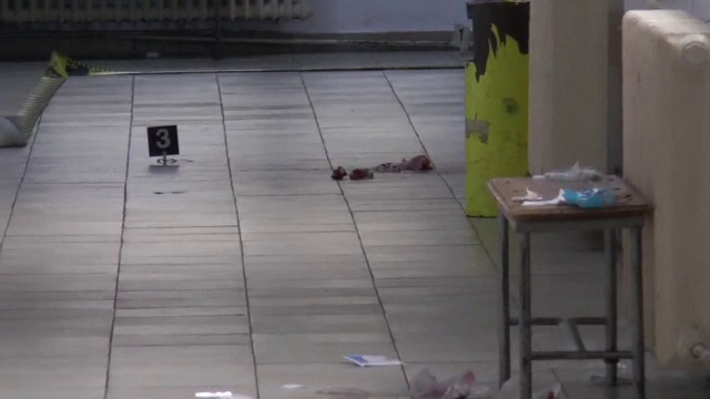 Elevul care si-a injunghiat un coleg in gat a fost arestat. In ce stare se afla victima sa