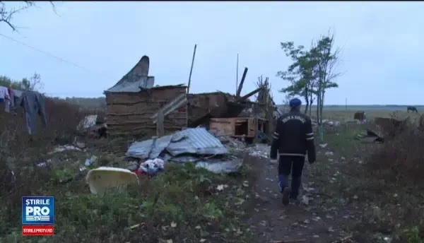 Sase copii si parintii lor au ramas sub cerul liber dupa ce casa in care locuiau a luat foc. Cum ii puteti ajuta