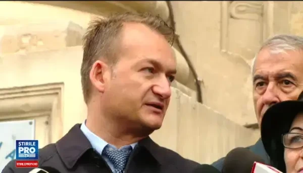 CCR a amanat decizia privind casatoriile intre persoanele de acelasi sex. Reactia romanului care a cerut recunoasterea lor