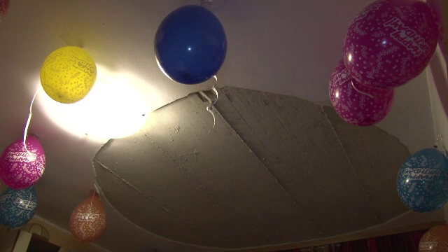 Fetita de 6 ani ranita grav, dupa ce i-au cazut in cap bucati din tavanul unui bloc ANL In camera erau, in total, sapte copii