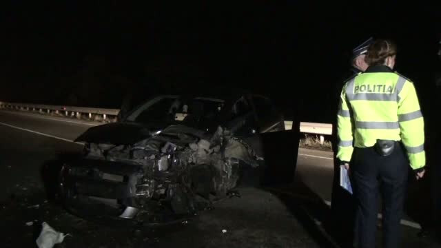 Doi jandarmi din Botosani au ajuns la spital. Cei doi au incercat sa evite o vaca aparuta in mijlocul strazii