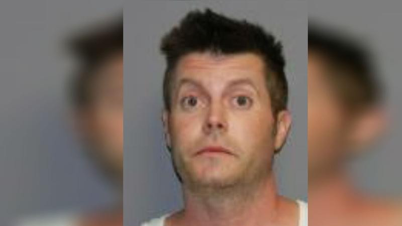 Gestul “eroic” facut de un american care a vazut casa vecinilor in flacari si cainele inchis inauntru. De ce a fost arestat